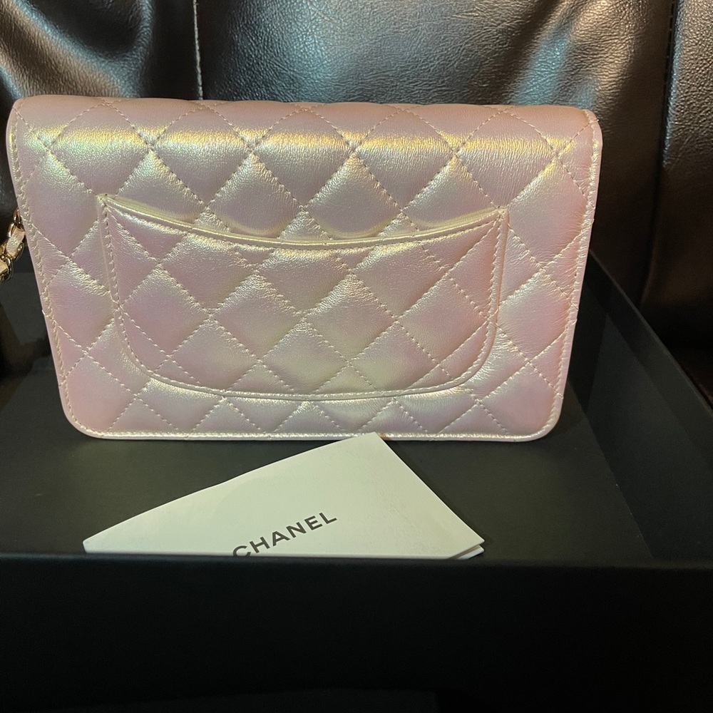 ❌SOLD❌🤍Chanel iridescent ivory New WOC🤍 - Picture 4 of 10